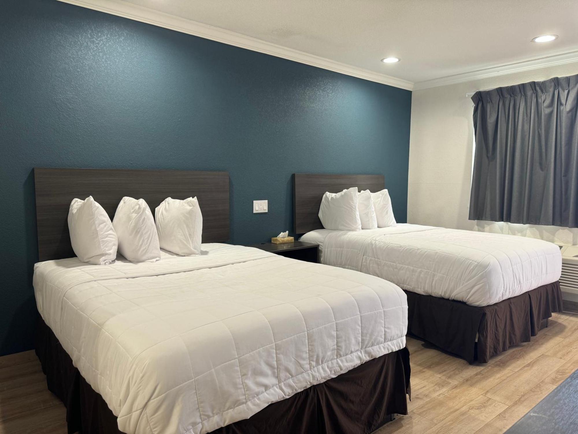 Baymont By Wyndham Bakersfield Hotel Exterior photo