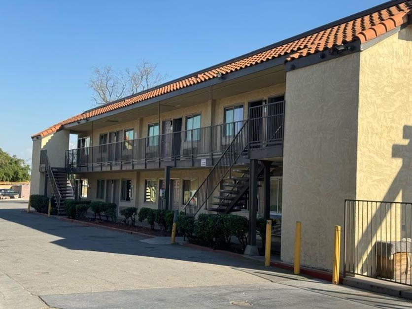 Baymont By Wyndham Bakersfield Hotel Exterior photo